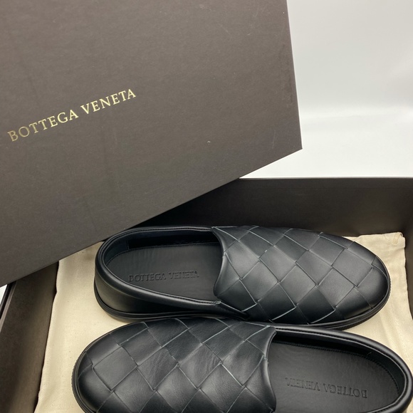Bottega Veneta Men's Wide Weave Leather Slip-On Sn - Picture 2 of 13